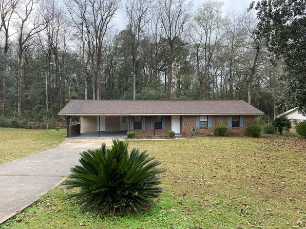 38 Woodland Ct, Daleville, AL 36322