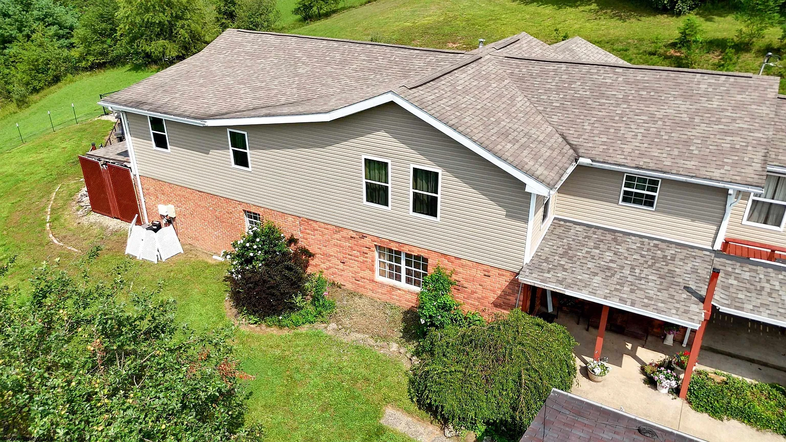 146 Granville Ln photo 1