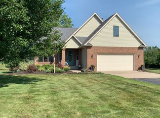 11 Sand Lake Rd, Monticello, IL 61856