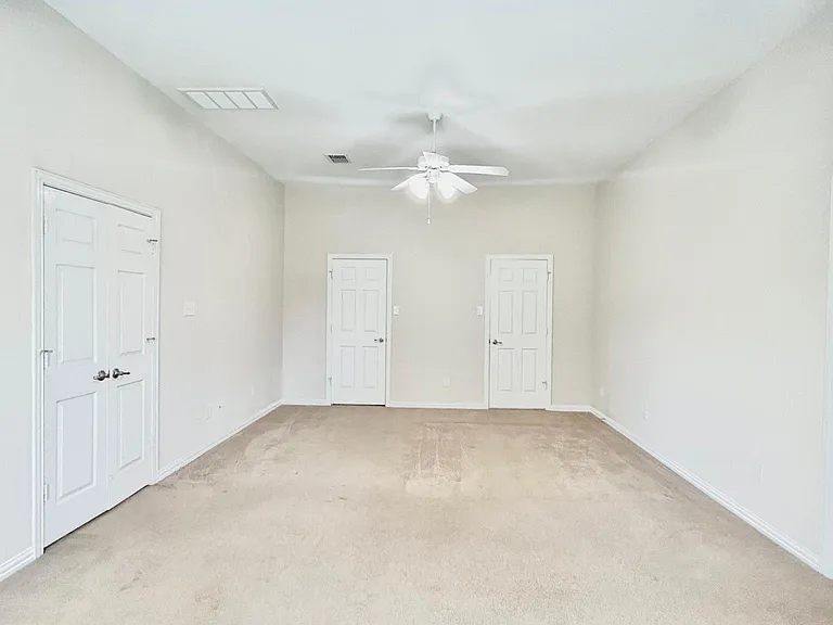 604 Peacock Dr — Photo 32