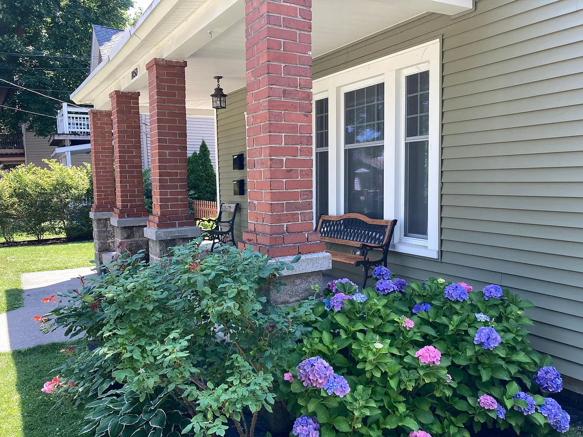 Welcome Home - 1050 Park St SW #1