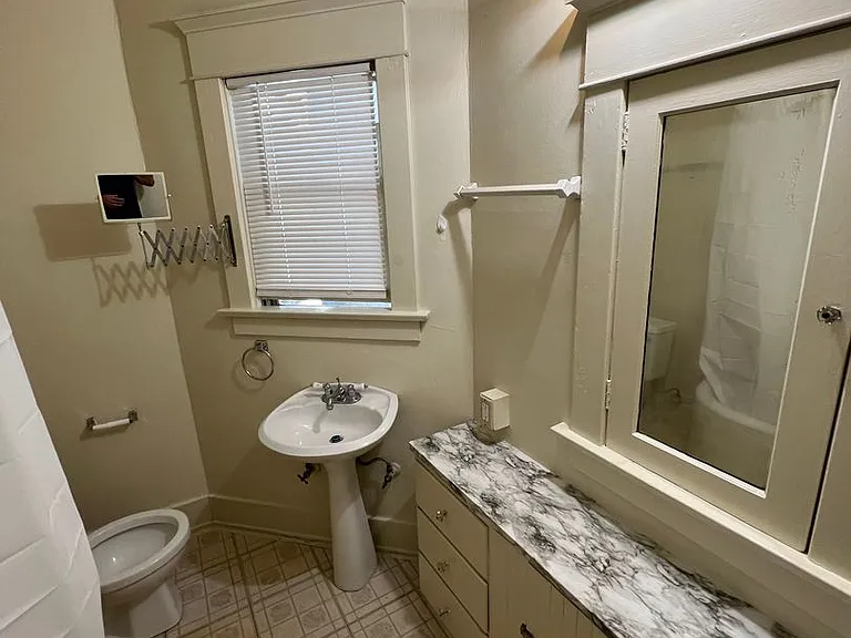 1065 La Cadena — Photo 3