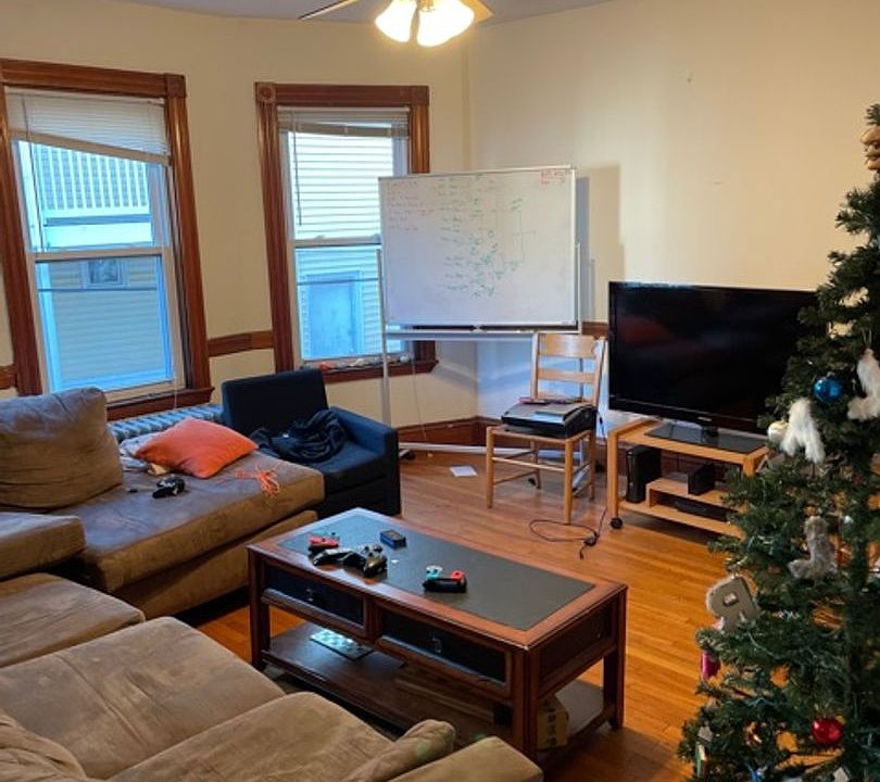 1st image of 124 Calumet St #5