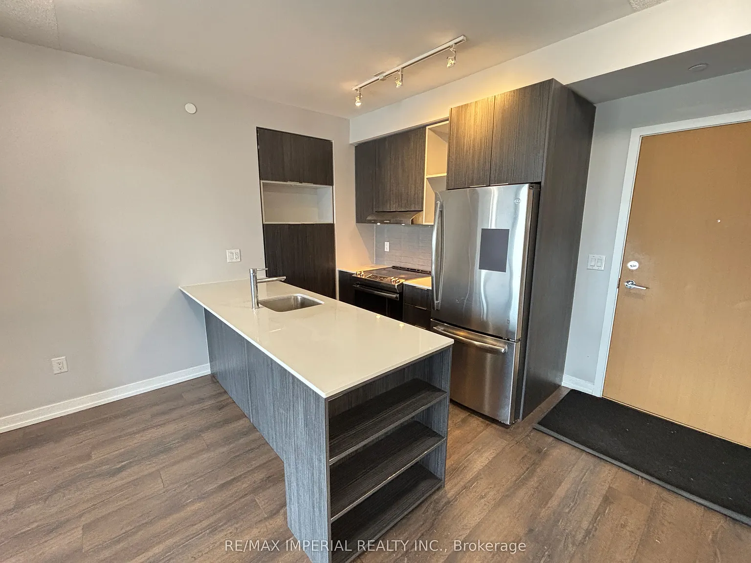 3 bed, $3,000 — Photo 2