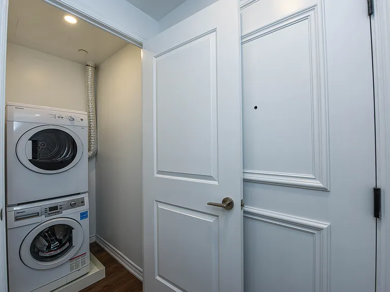 571 Prince Edward Dr N #401 — Photo 18