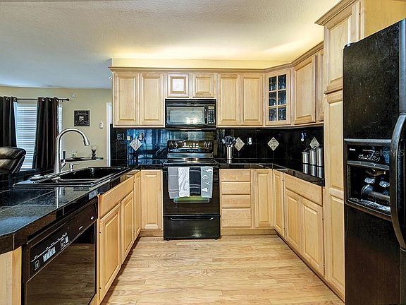 2nd image of 2332 Hawthorne Dr