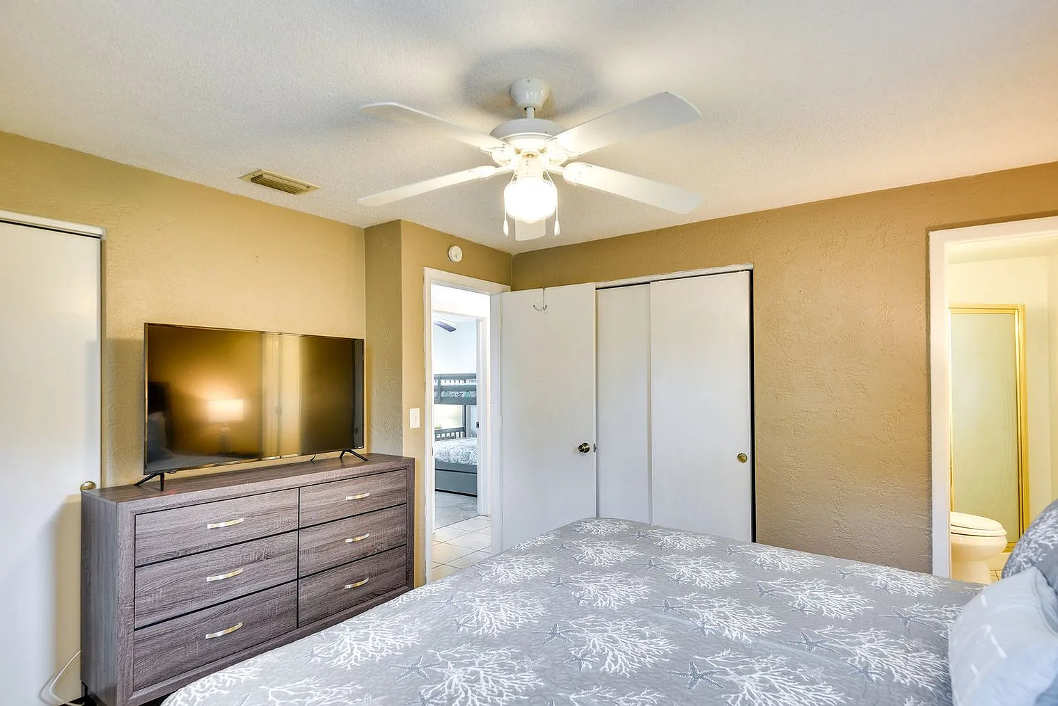3 bed, 2.0 bath, 1173 sqft, $3,612 — Photo 4