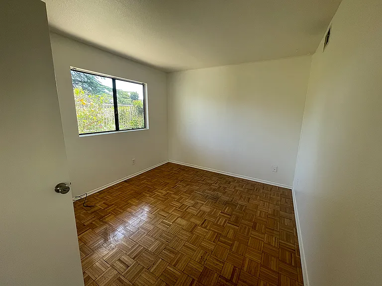 902 Wentworth Cir — Photo 10