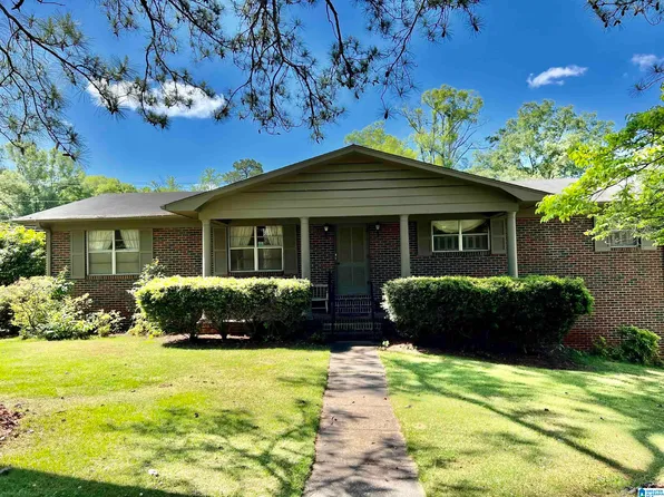 906 Heritage Dr, Sylacauga, AL 35150