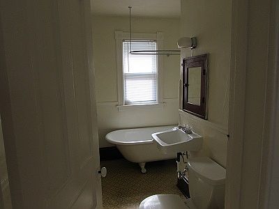 4th image of 524 8th Ave NE Fl 1