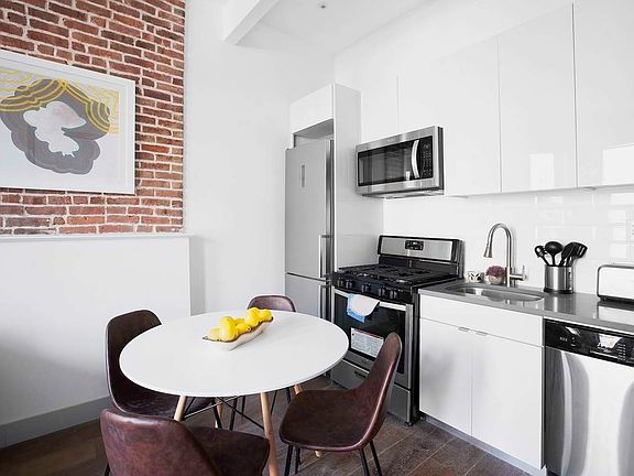 5th image of 1308 Pacific St #L