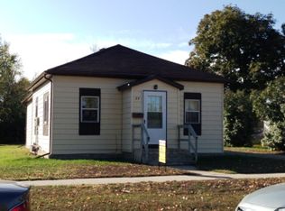 85 10th St, Windom, MN 56101