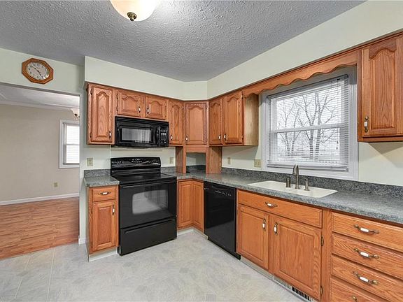 4th image of 319 Loyola Dr
