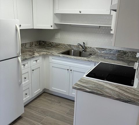 2nd image of 159 NE Monroe Cir N #14