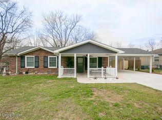 8208 Candelabrum Pl, Louisville, KY 40214