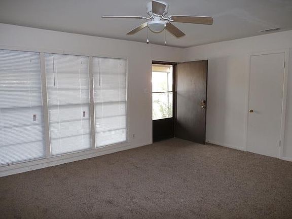 3rd image of 810 N Willis St