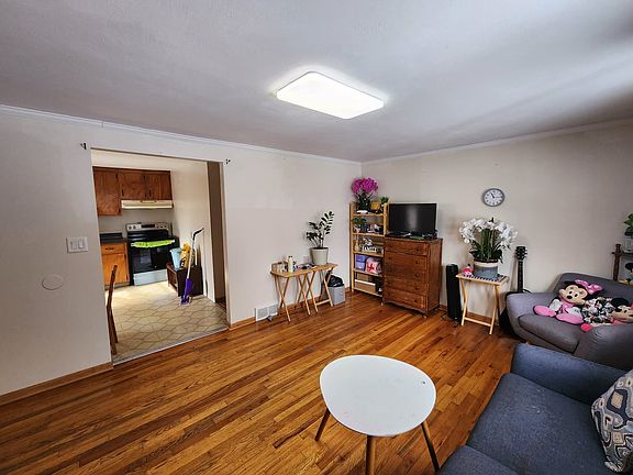5th image of 483 Lillian Ave #2