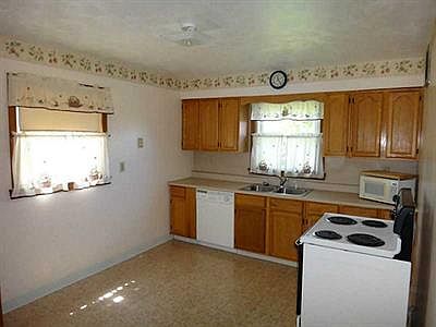 2nd image of 3608 Holland St