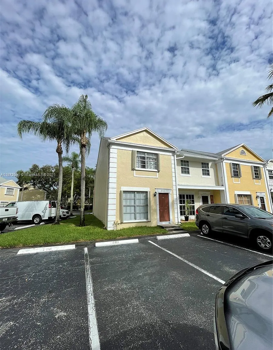2 bed, 2.5 bath, 1258 sqft, $2,500 — Photo 1