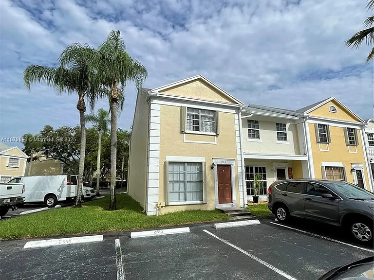 2880 S Belmont Ln — Photo 1