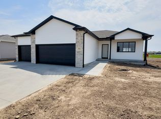 2113 E 41st St, Kearney, NE 68847