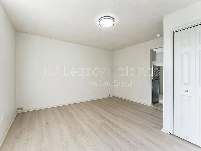 415 Simpson Ave — Photo 3