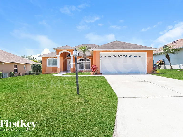 2530 Pine Valley Dr — Photo 1