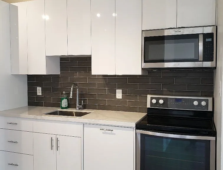 605 Bloor St W #1 — Photo 11