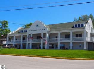 7147 Crystal Ave, Beulah, MI 49617