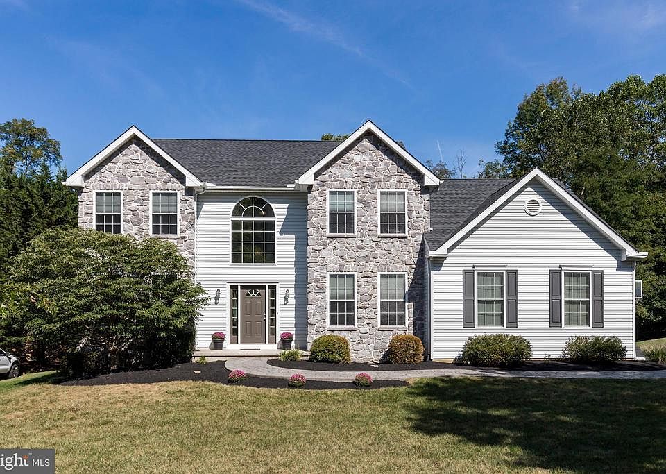 1st image of 604 Nancy Jane Ln