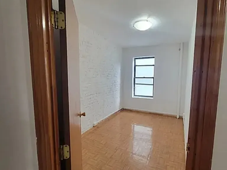 2336 2nd Ave #4R — Photo 6