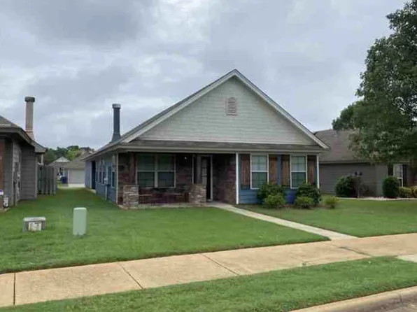 22 Laurel Pl, Deatsville, AL 36022