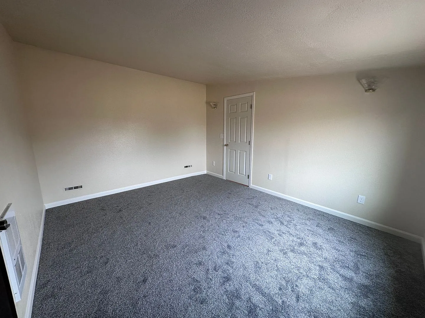 Three bedroom two bath in Grehan Heights — Photo 4