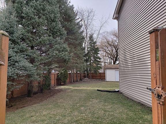 3rd image of 30W211 Leominster Ct