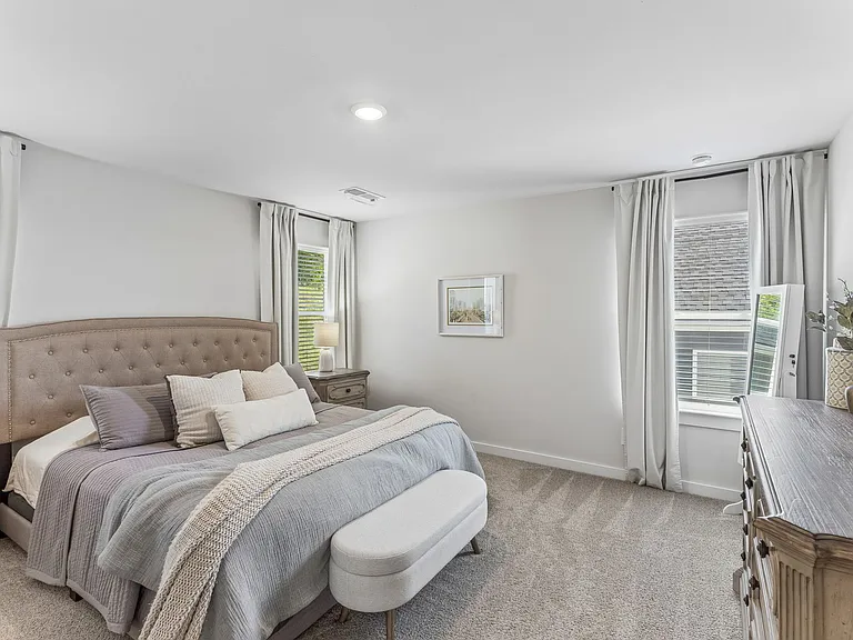 1735 Flora Grv — Photo 14
