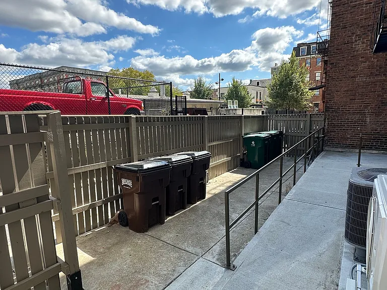 1338 Main Street — Photo 3