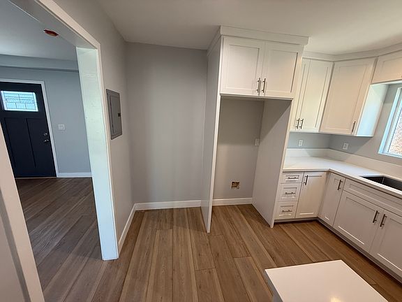 3rd image of 450 N Indiana St #450