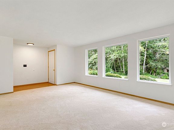 2nd image of 100 SE Majestic View Drive