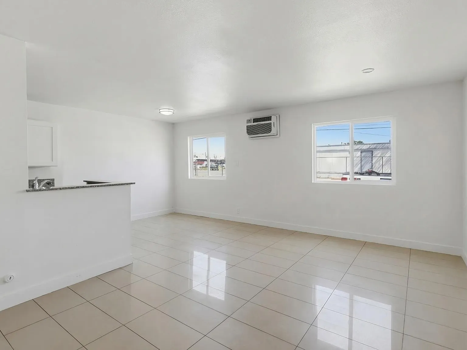 180 W New York Ave — Photo 3