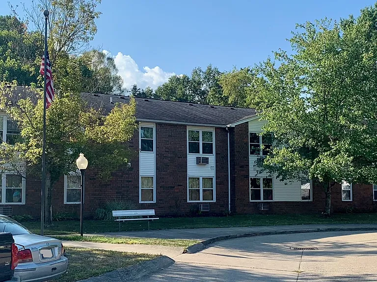 Vinton Manor — Photo 8