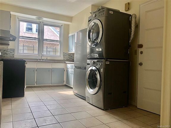 3rd image of 230 E Sidney Ave #2