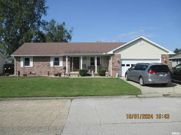 425 Briarwood Dr, Salem, IL 62881