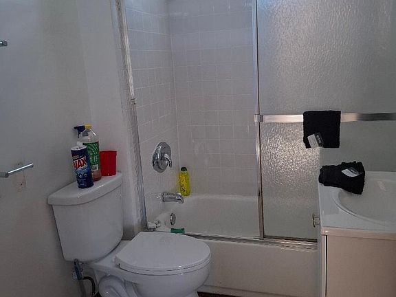 2nd image of 1314 W 51st St