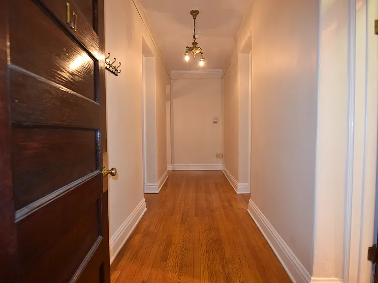 Greystone Court Apartments — Photo 26