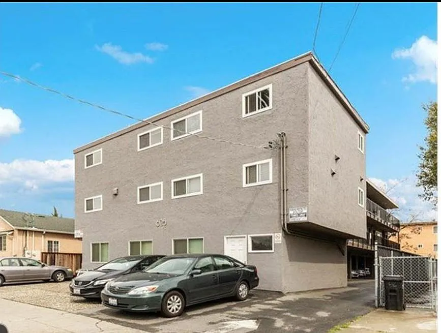 Building Photo - 628 S 10th St #0