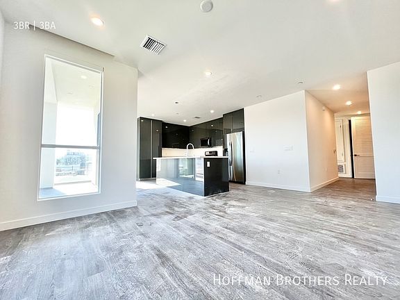 3rd image of 714 N Sweetzer Ave #306A