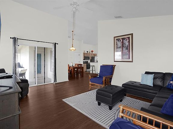 5th image of 102 Saffron Way