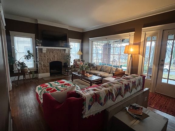 3rd image of 759 Roycroft Pl