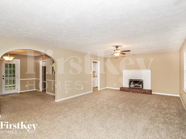 372 Teague Dr NW — Photo 2