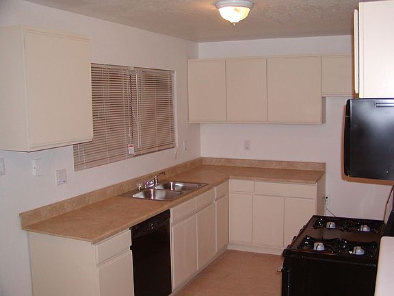 4th image of 521 Adele Dr